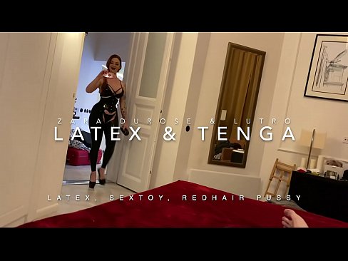 ❤️ Dada wa kambo mwenye kichwa chekundu akiwa amevalia vazi la latex alilobanwa na kaka wa kambo Video ya mkundu