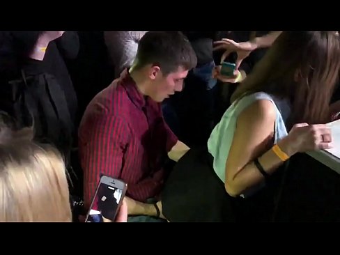 ❤️ Ngono ya kweli katika kilabu cha usiku cha Urusi. Msichana wa miaka 18 wa Kirusi kwenye njia ya haja kubwa na uke alijifunga kwenye klabu ya usiku Video ya mkundu